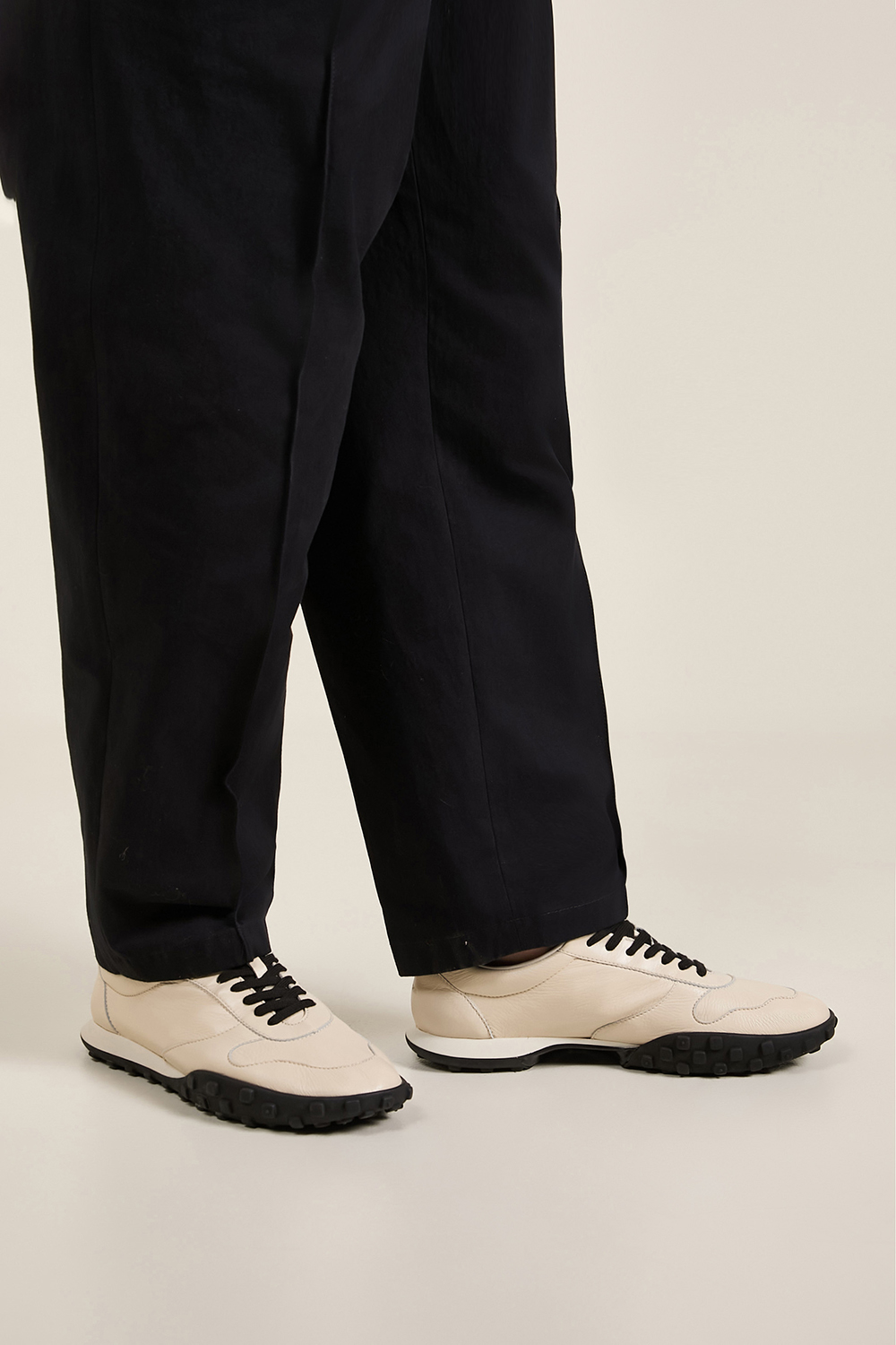 תמונת כל הלוק של נעלי סניקרס JIL SANDER